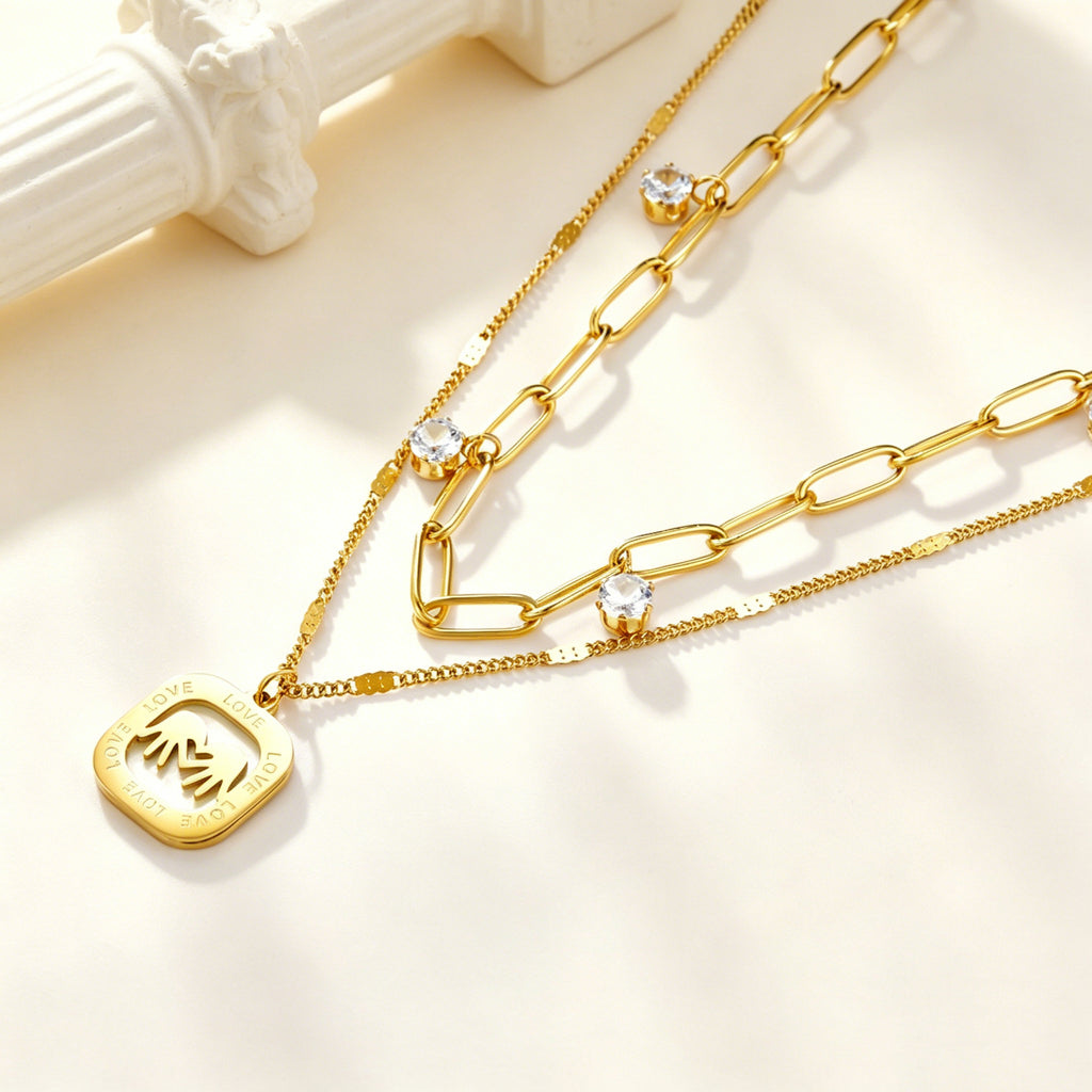 Damen Halskette mit goldplattiertem Anhänger und funkelnden Kristallen Shop Nory