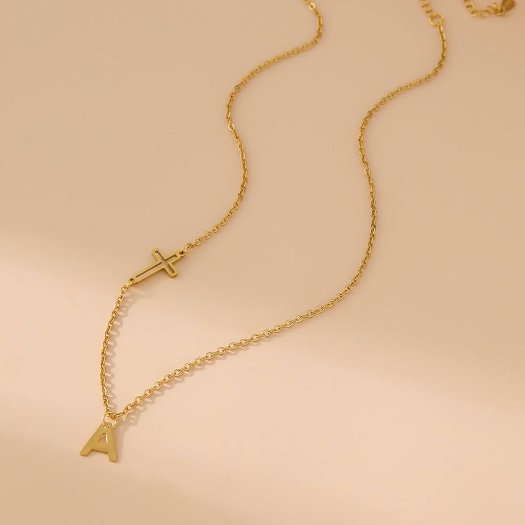 Damen personalisierte Halskette mit Initial-Anhänger und Kreuz Shop Nory
