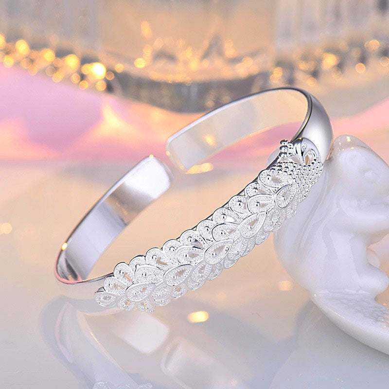 Damen Armreif mit aufwendigem Blattdesign und funkelnden Zirkonia Shop Nory