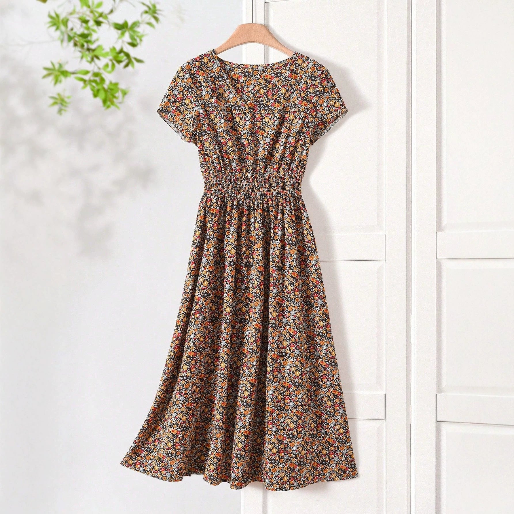 Damen Sommerliches Midikleid mit elastischem Bund und floralen Mustern
