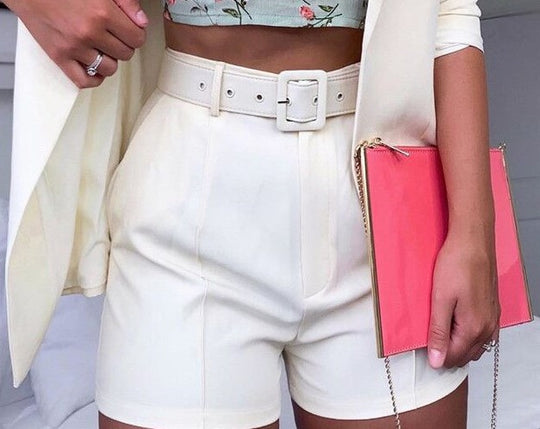 Damen Zweiteiliges maßgeschneidertes Blazer‑Set mit hochtaillierten Shorts und Gürtel Shop Nory