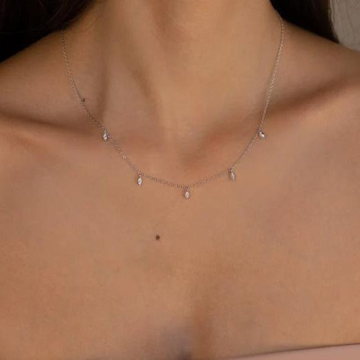 Damen zarte Halskette mit funkelnden Tropfenanhängern Shop Nory
