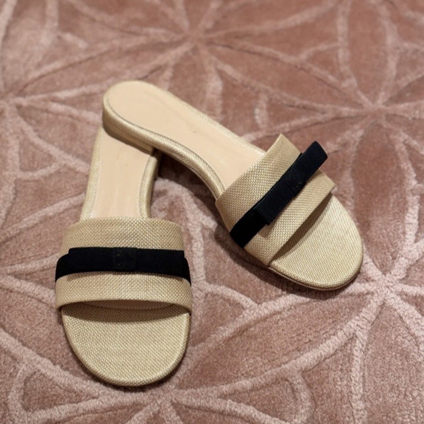 Damen Bequeme und modische Slipper mit breitem Riemen