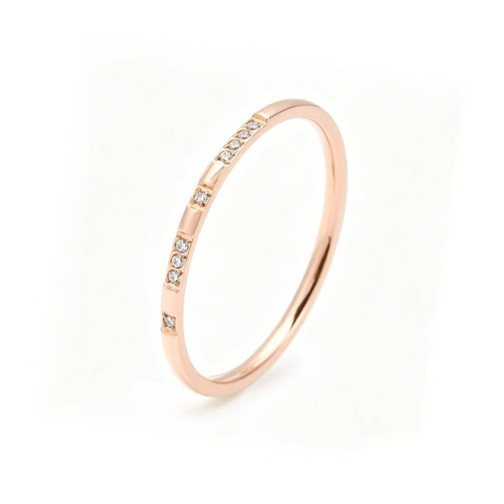 Damen eleganter Ring mit funkelnden Zirkonia-Steinen Shop Nory