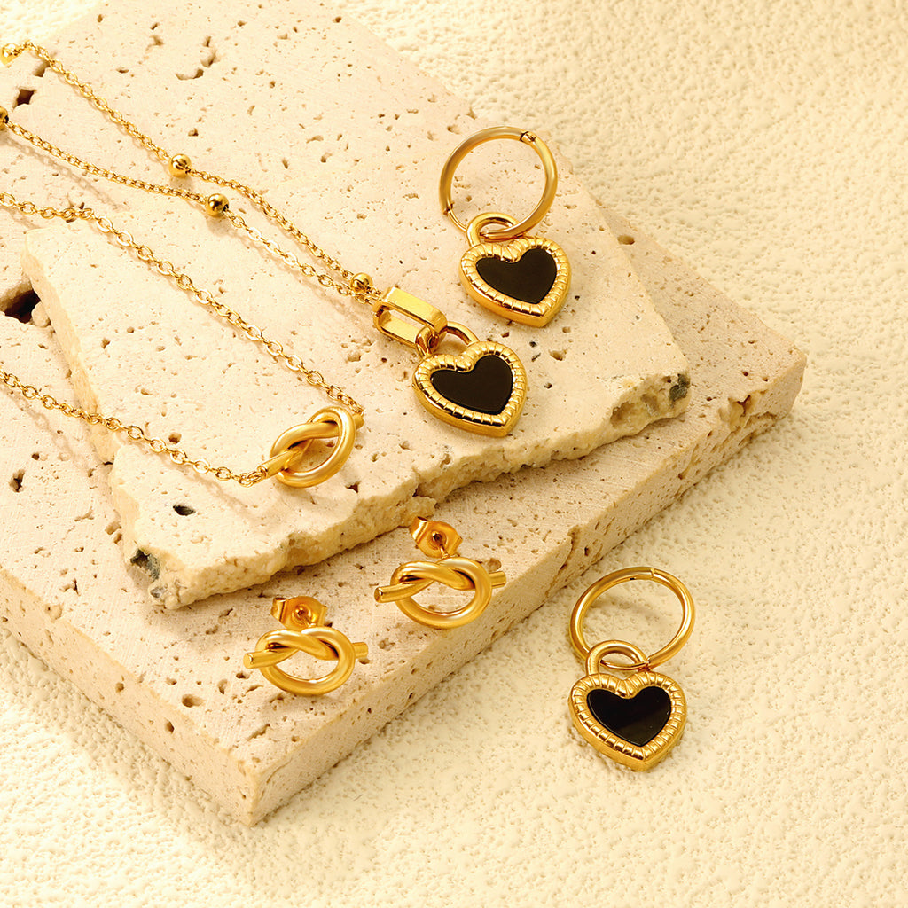 Damen Schmuckset mit schwarzem Herzanhänger und eleganten Ohrringen Shop Nory