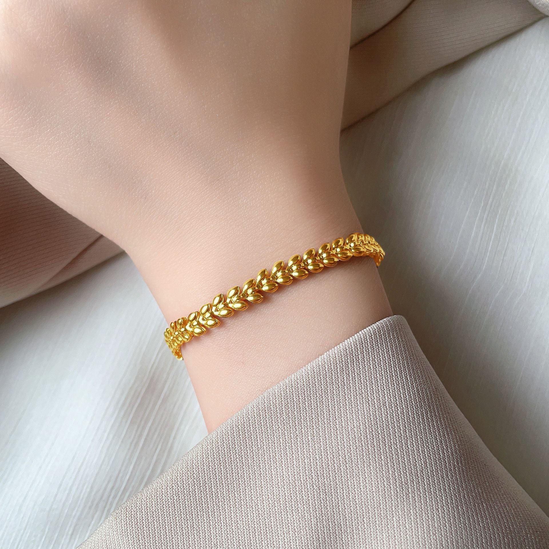 Damen elegantes Armband mit zauberhaften geflochtenen Details Shop Nory