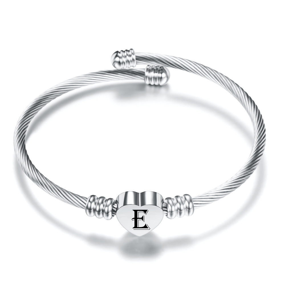Damen Armreif mit herzförmigem Anhänger und eleganten Akzenten Shop Nory