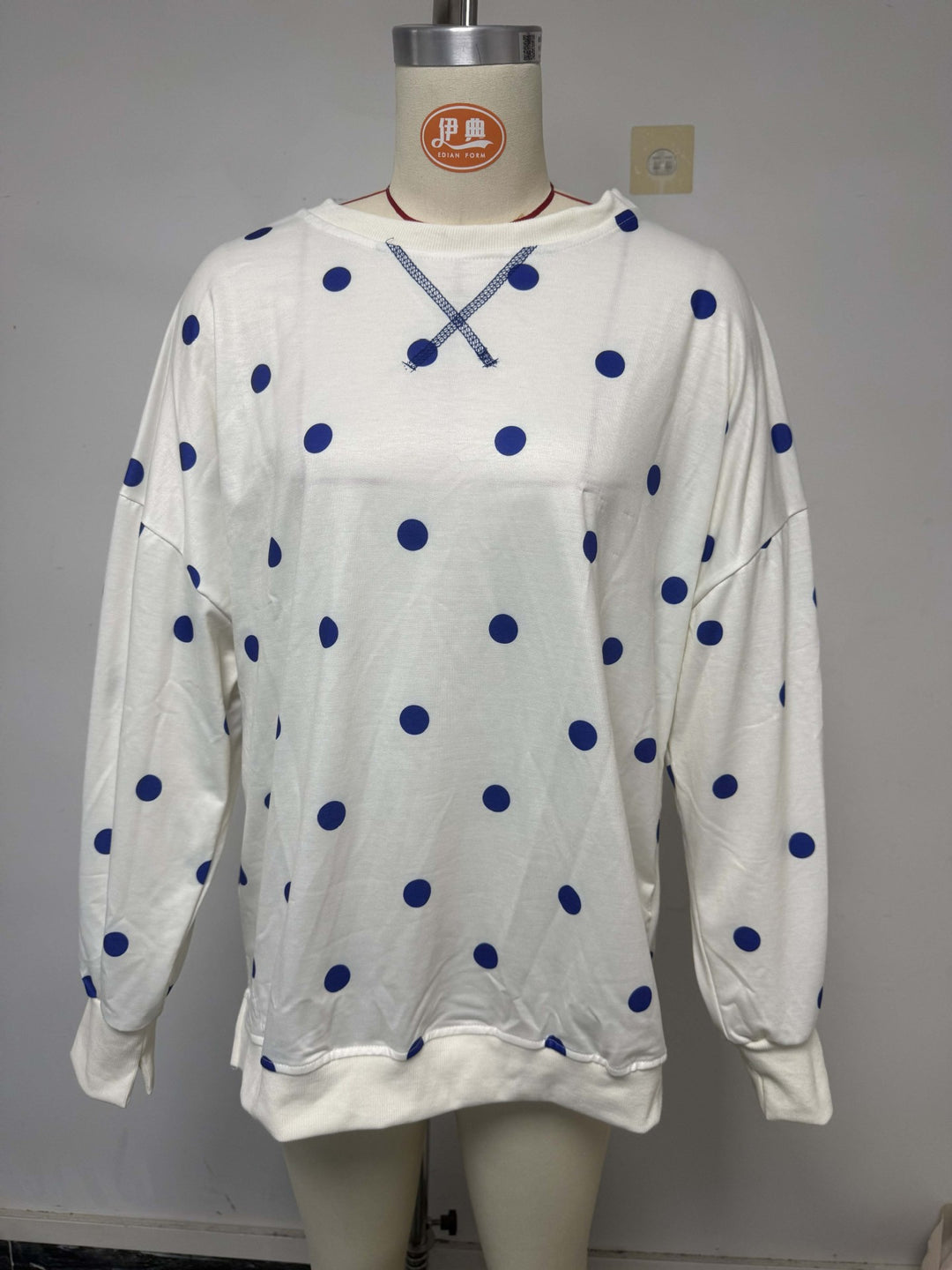Damen Oversize-Sweatshirt mit Puffärmeln, Polka-Dots und Seitenschlitzen Shop Nory