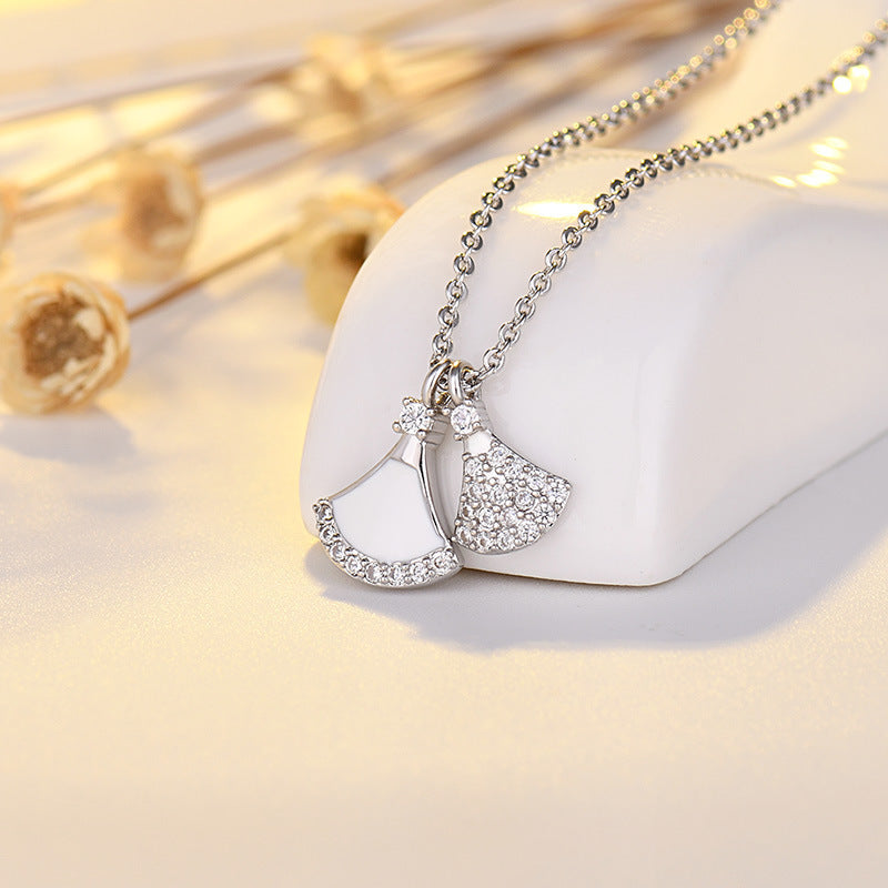 Damen Halskette mit elegantem fächerförmigem Anhänger und funkelnden Kristallen Shop Nory