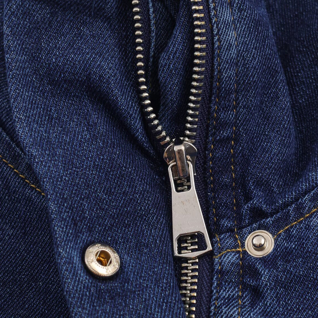 Damen modische Denimjacke mit hohem Kragen und seitlichen Taschen