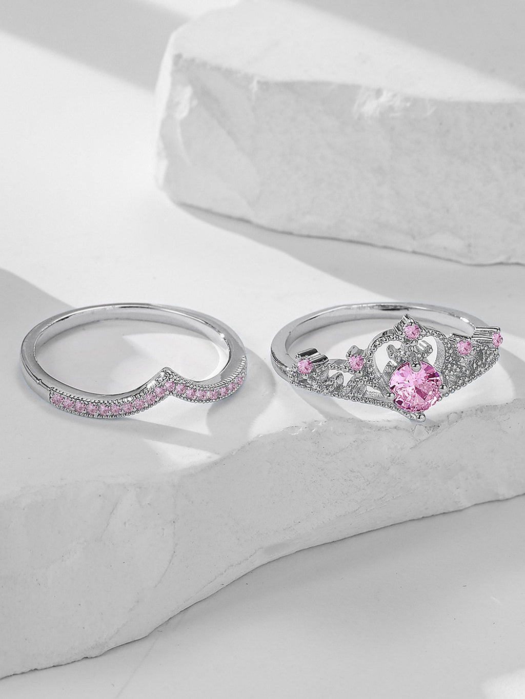 Damen Trauringe im romantischen Design Shop Nory