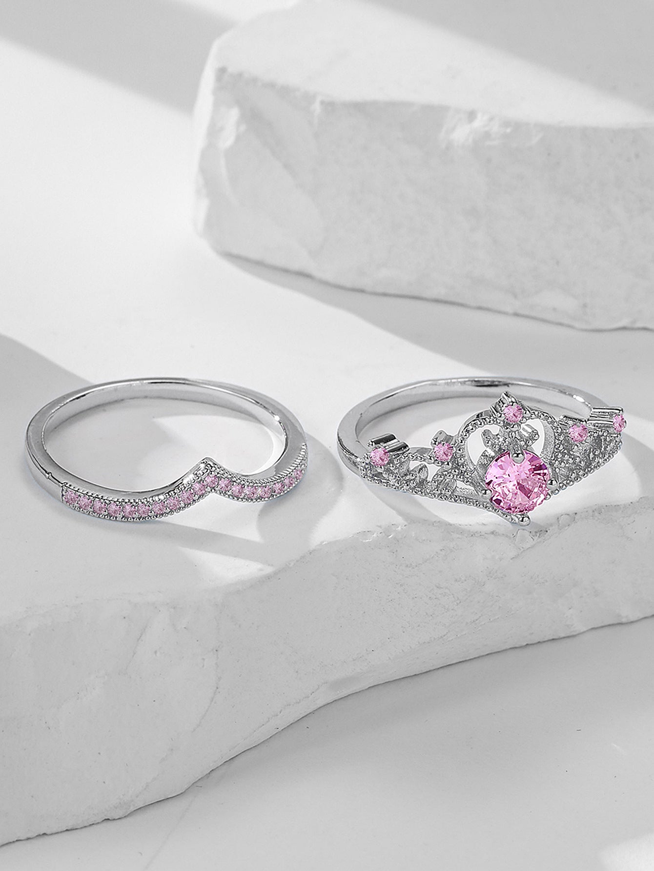 Damen Trauringe im romantischen Design Shop Nory