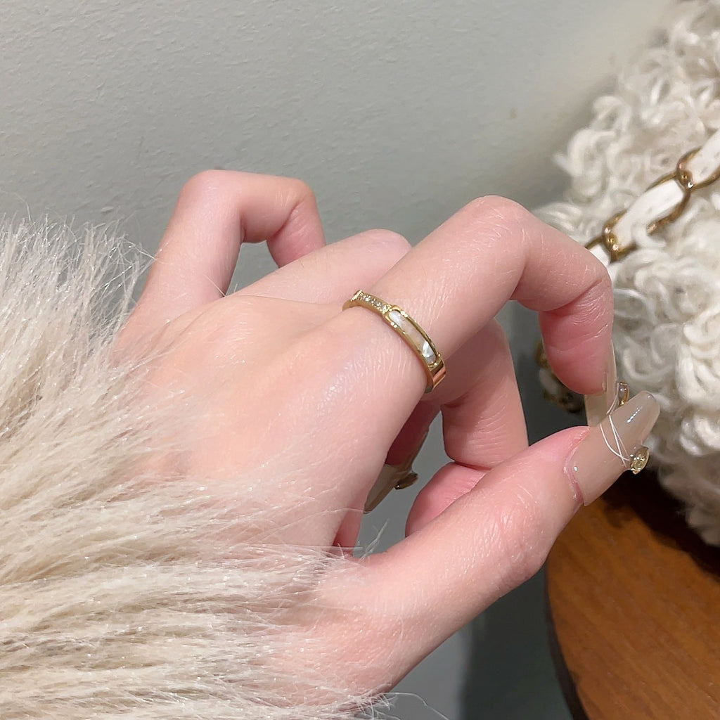 Damenring mit stilvollem Design und funkelnden Zirkonia Shop Nory