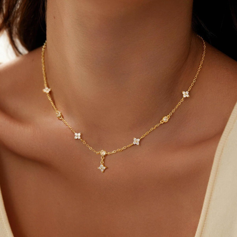 Damen Halskette mit funkelnden Zirkonia-Anhängern und elegantem Kettendesign Shop Nory