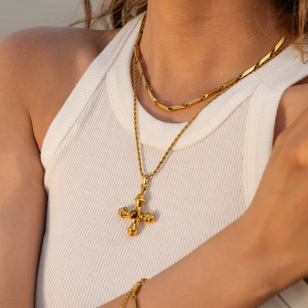 Damen Halskette mit luxuriösem Kreuzanhänger und feiner Edelstahlverarbeitung Shop Nory