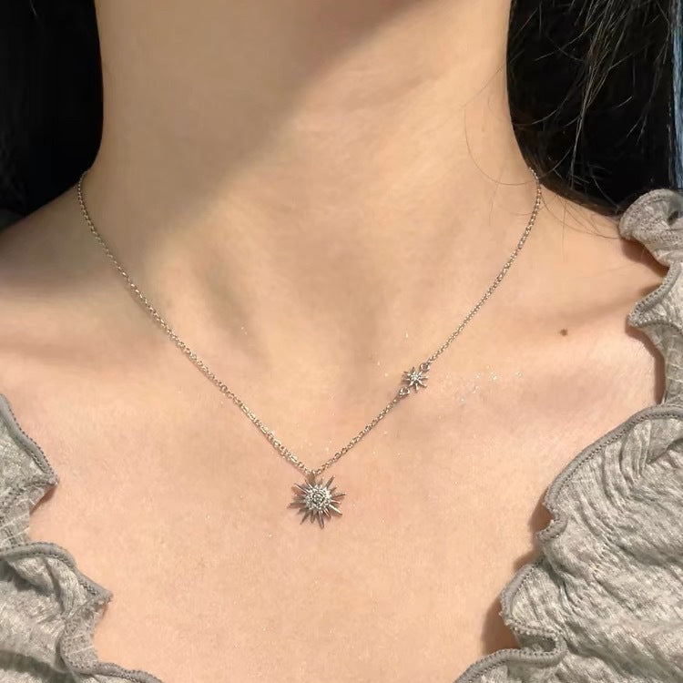 Damen Halskette mit filigranem Sonnenmotiv und funkelnden Zirkonia Shop Nory