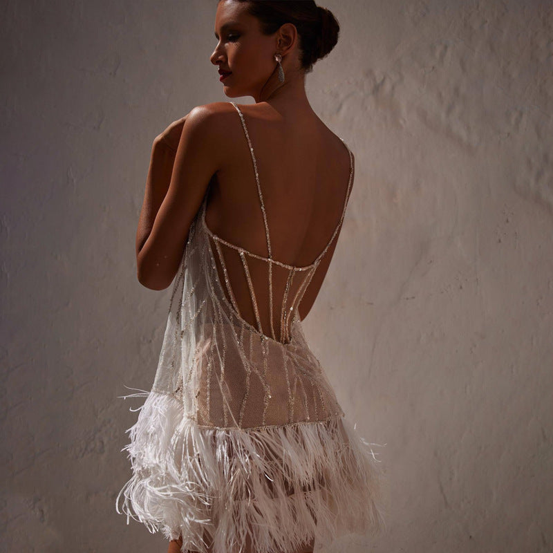 Damen Funkelndes Pailletten-Cocktailkleid mit Federn