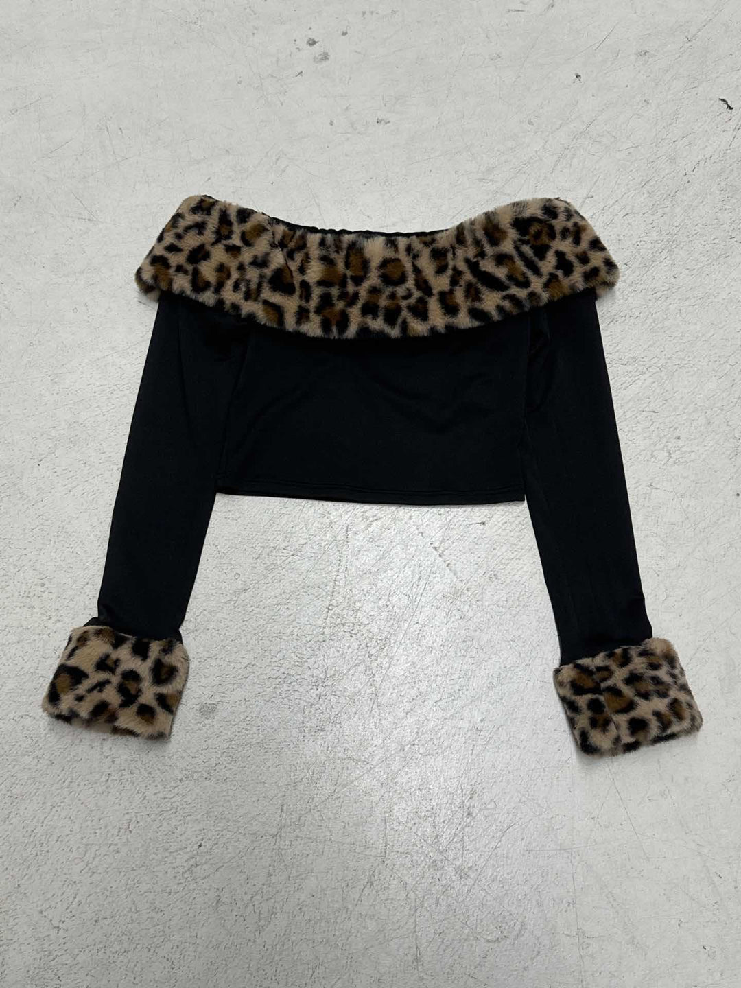 Damen nan schulterfreies Crop-Top mit kunstfellkragen und Manschetten im Leopardenmuster Shop Nory