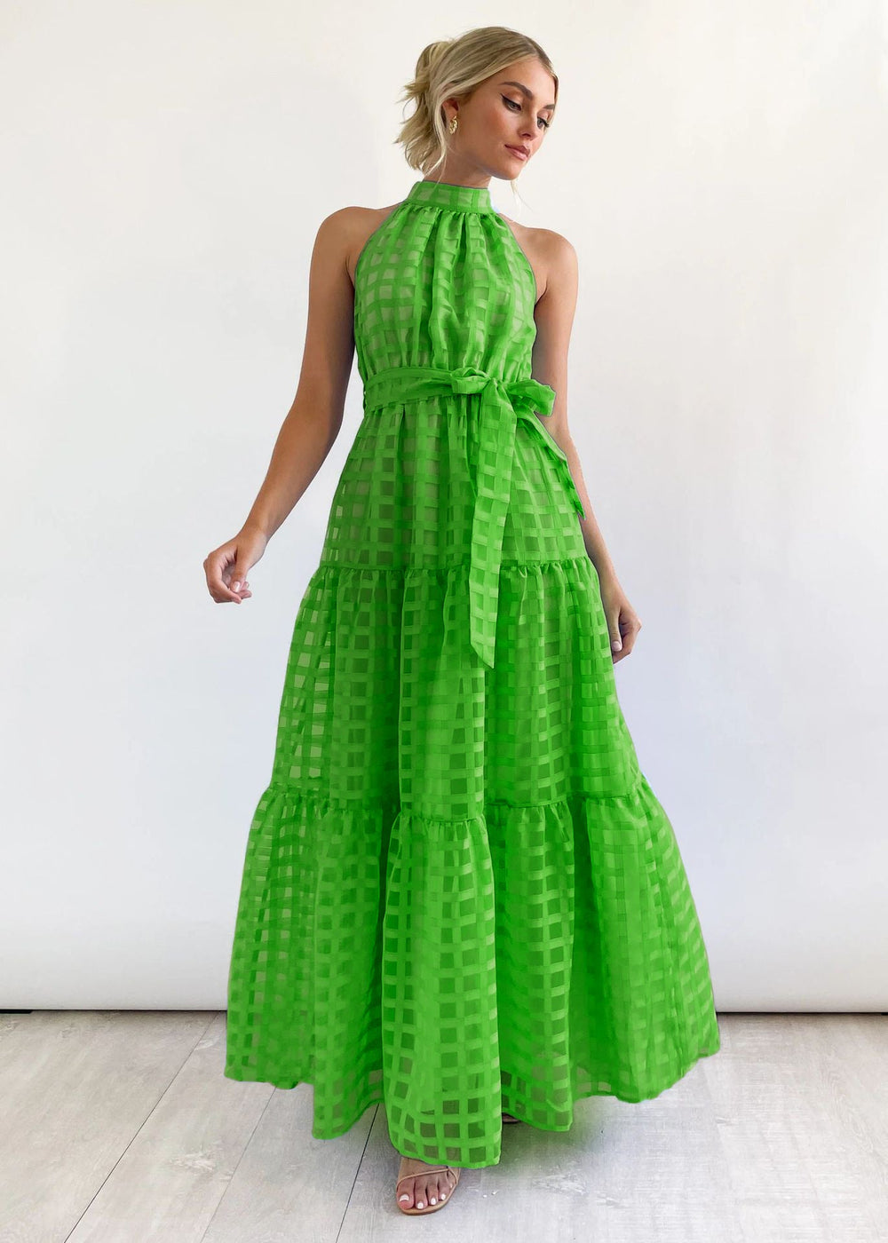 Damen Maxikleid mit raffiniertem Hochkragen und gestuftem Design