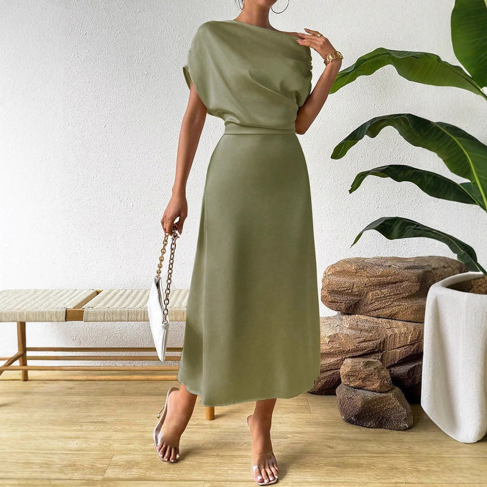 Damen Elegantes und fließendes Abendkleid mit asymmetrischem Schnitt