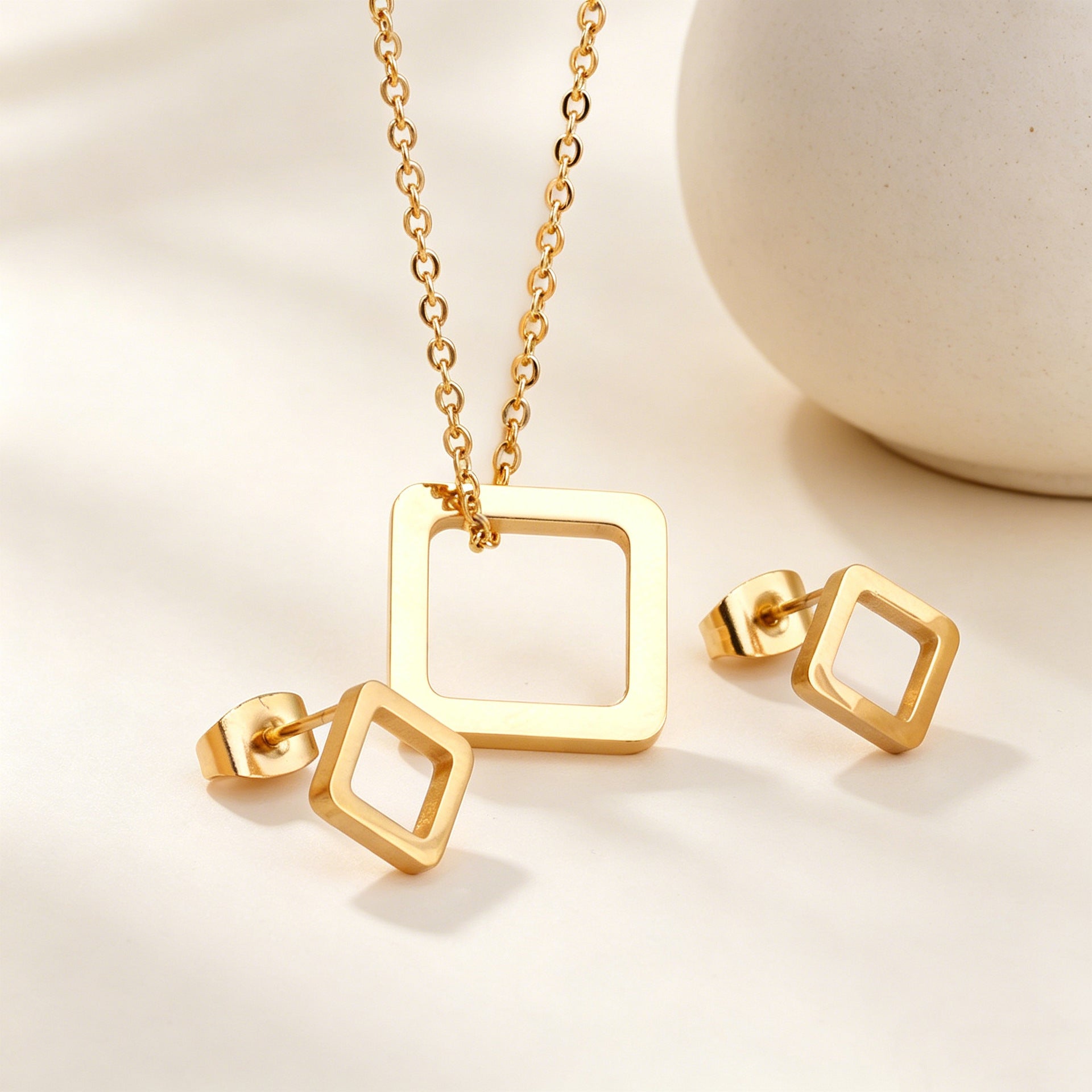 Damen Schmuckset mit quadratischen Anhängern und eleganten Ohrsteckern Shop Nory
