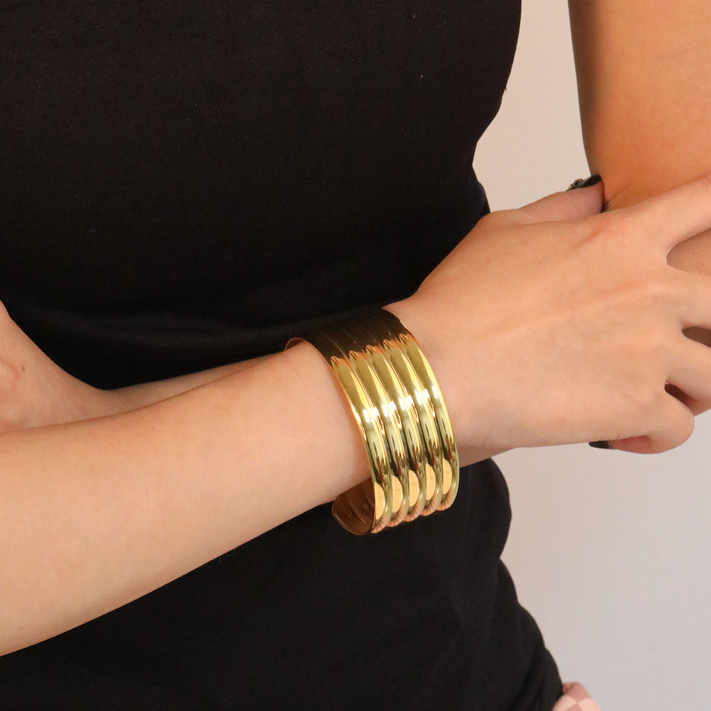 Damen offener Armreif mit elegantem, geschwungenem Design Shop Nory