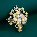 Filigrane Blumenbrosche mit Funkelnden Zirkonia und Eleganter Goldplattierung