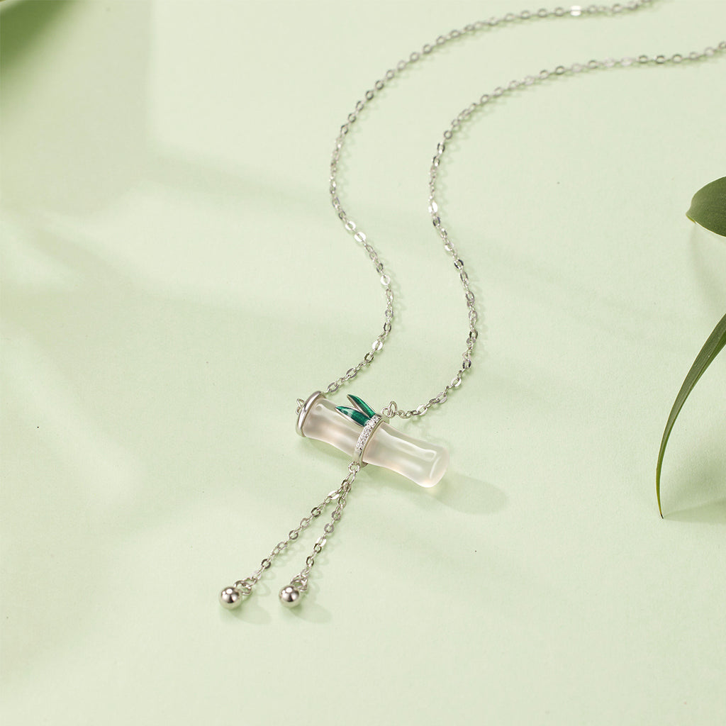 Damen elegante Halskette mit kunstvollem Anhänger und feinen Zirkonia-Details Shop Nory