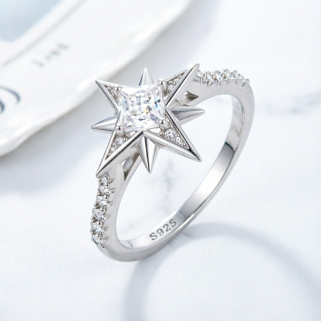 Damenring mit extravagantem Stern-Design und funkelndem Zirkonia-Besatz Shop Nory