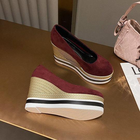 Damen Plateau-Keilpumps mit Bastkeil und Lack-Kroko-Optik Shop Nory