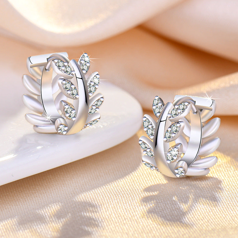 Damen Ohrringe mit floralem Blattdesign und funkelnden Zirkonia Shop Nory