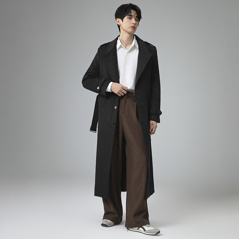 Herren Maxilanger Wollmix-Mantel mit taillierter Silhouette, Schalkragen und dekorativen Schulterriegeln Shop Nory