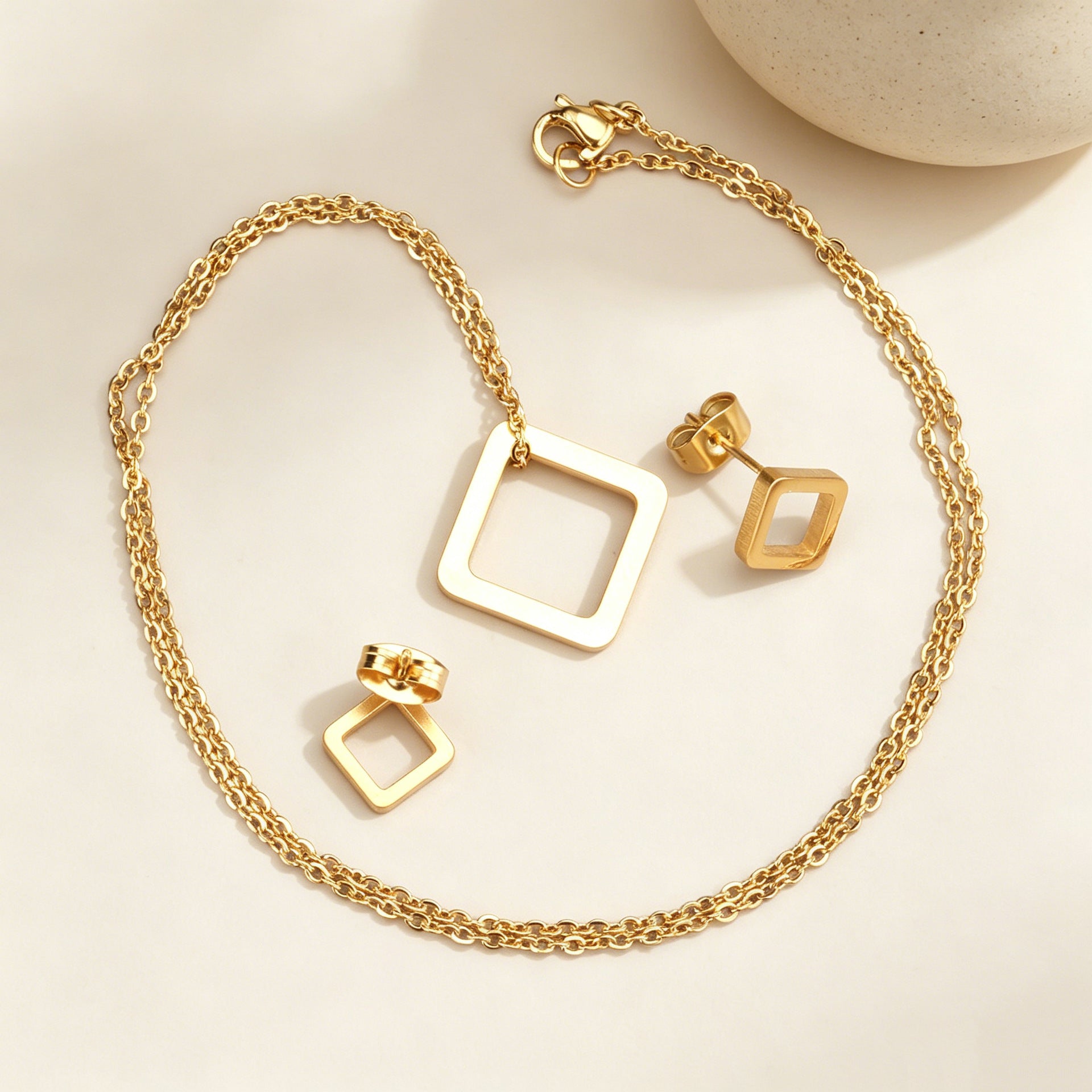 Damen Schmuckset mit quadratischen Anhängern und eleganten Ohrsteckern Shop Nory