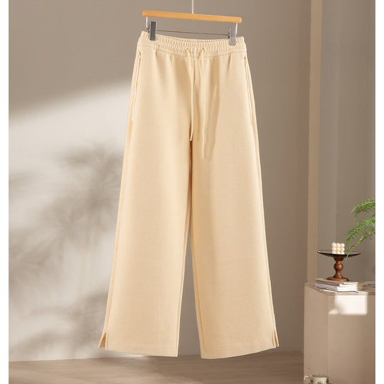 Damen weite French‑Terry Lounge-Sweatpant mit hohem Bund, Kordelzug und seitlichen Schlitzen Shop Nory