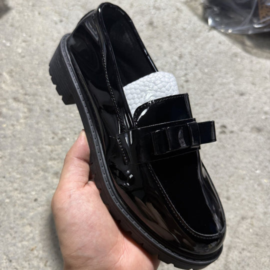 Damen Lack-Loafer mit profiliertem Gummisohle, Zierschleife und gepolstertem Komfortfußbett Shop Nory