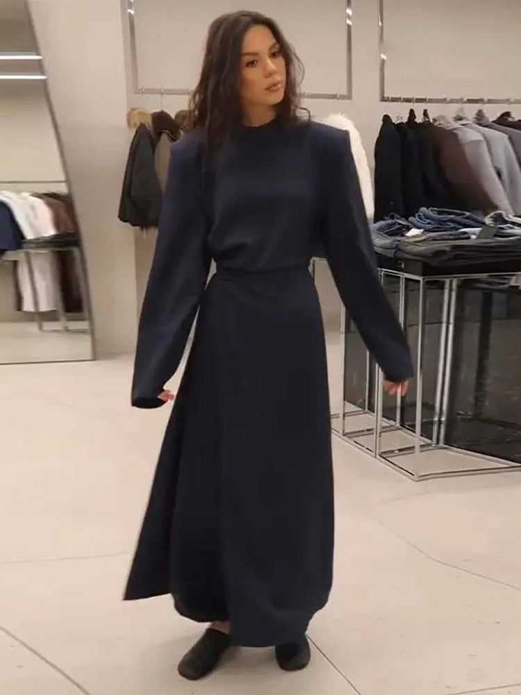 Damen Maxikleid mit taillierter Silhouette, ausgestelltem Rock und markanten Schultern Shop Nory