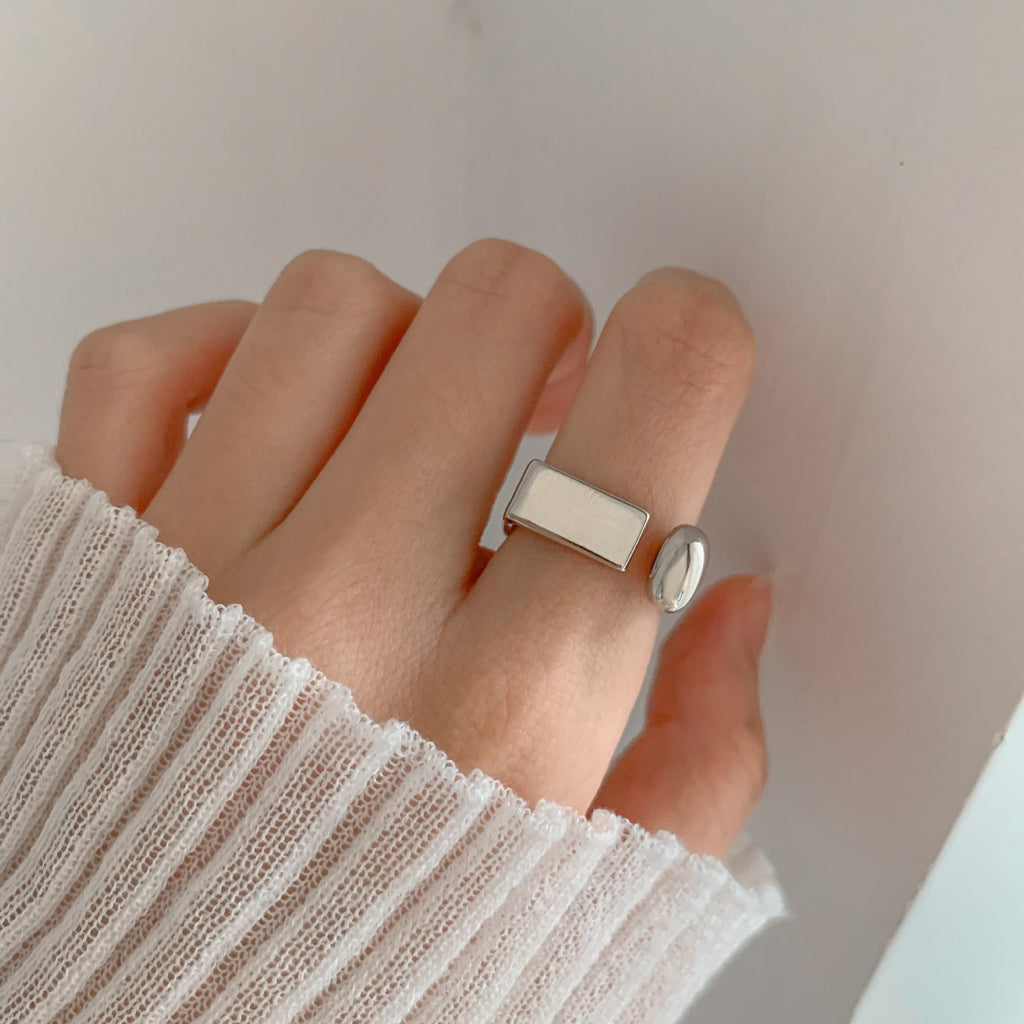 Damenring mit modernem geometrischen Design und filigranen Akzenten Shop Nory