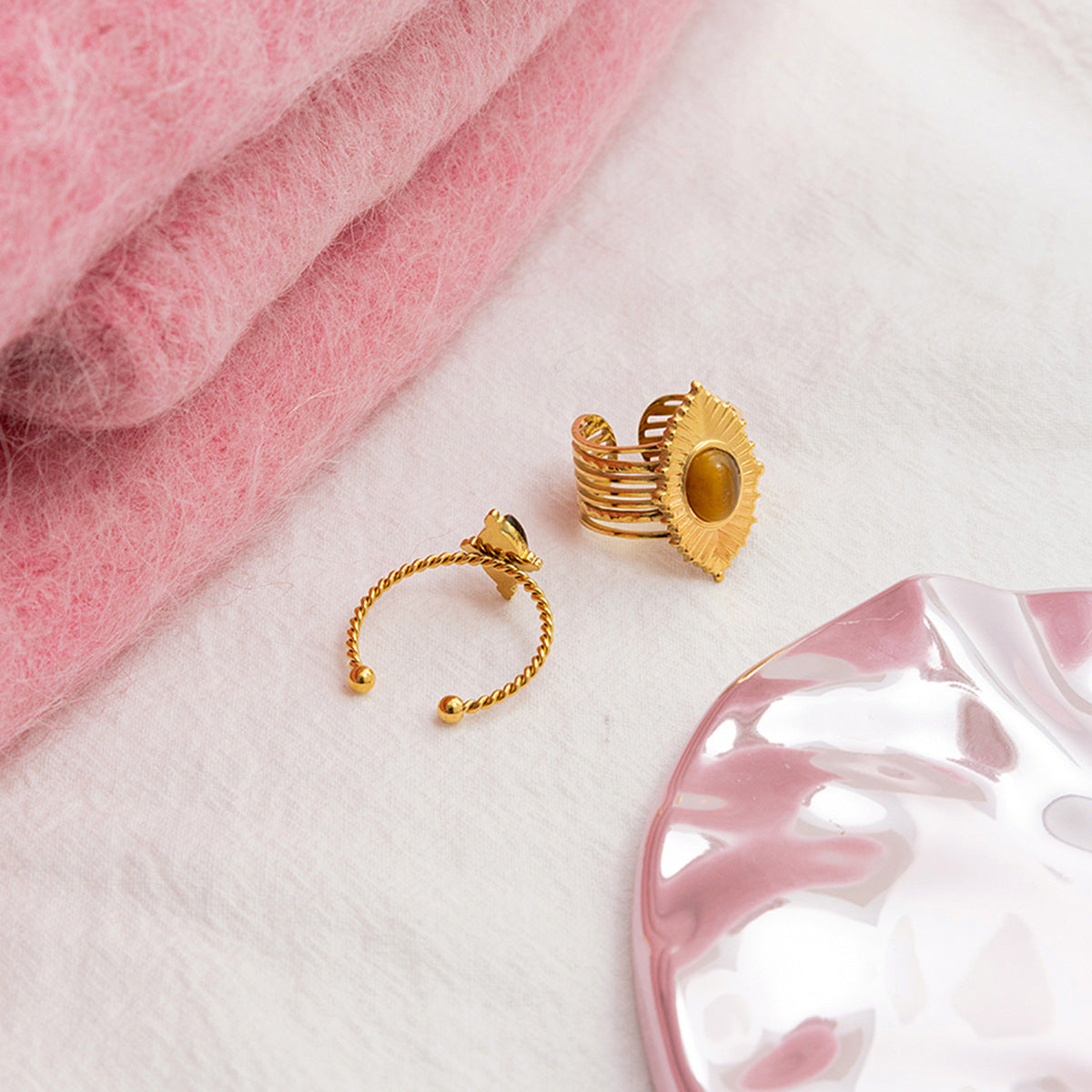 Damen Offenes Armband mit einzigartigem Tigeraugen-Anhänger und eleganter Goldbeschichtung Shop Nory