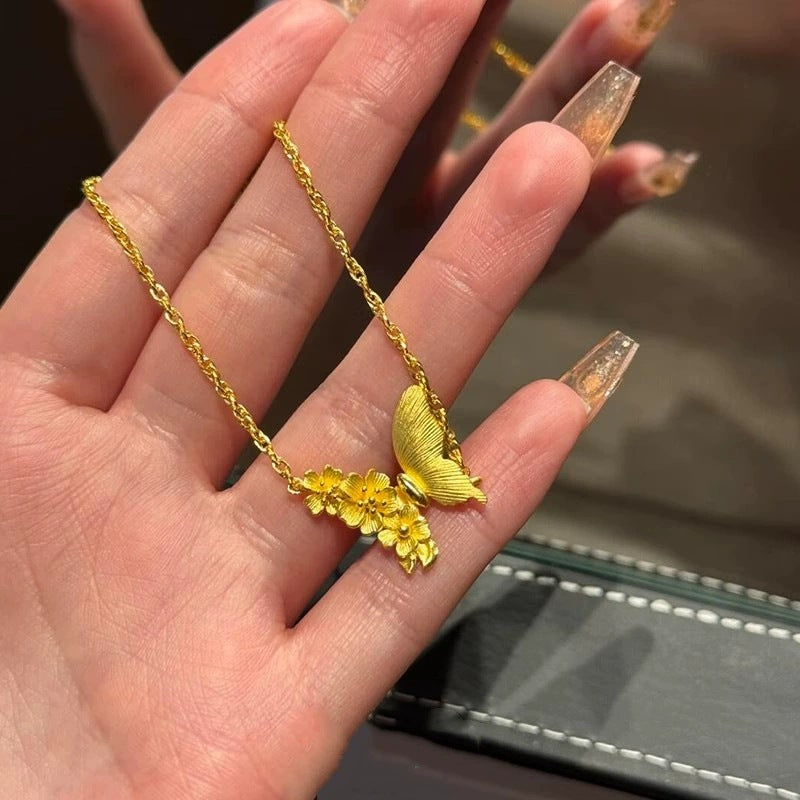 Damen Halskette mit kunstvollem Schmetterlings- und Blumenanhänger Shop Nory