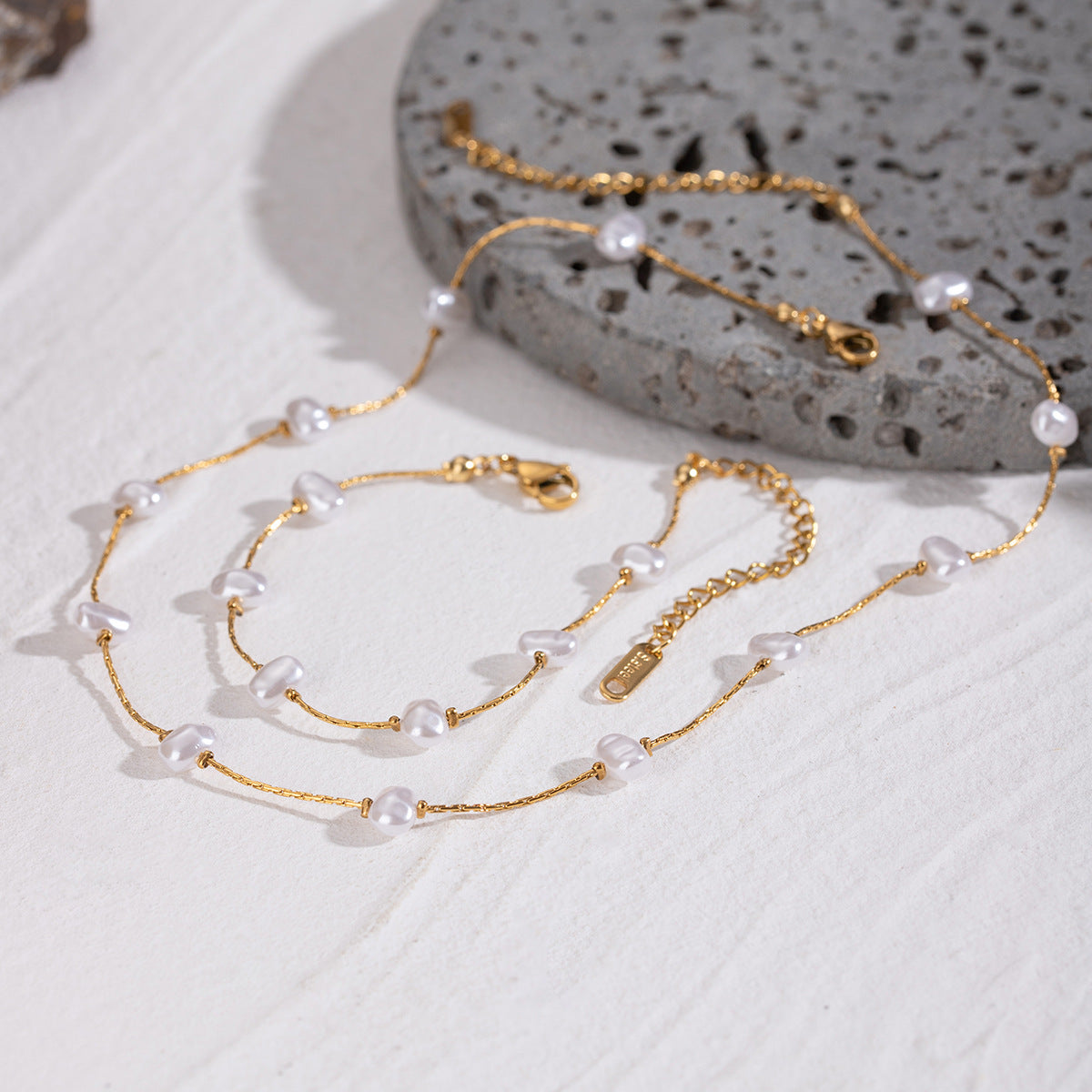 Damen Armband mit eleganten Perlen und hypoallergener Edelstahlverarbeitung Shop Nory
