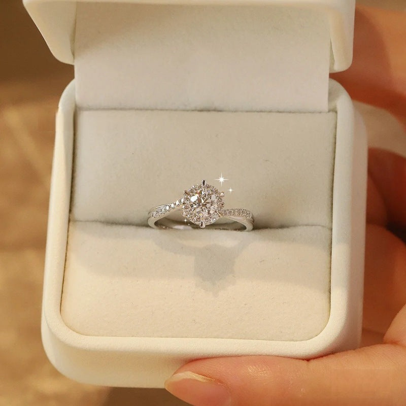 Damen Eleganter Verlobungsring mit funkelndem Edelsteinkreis Shop Nory