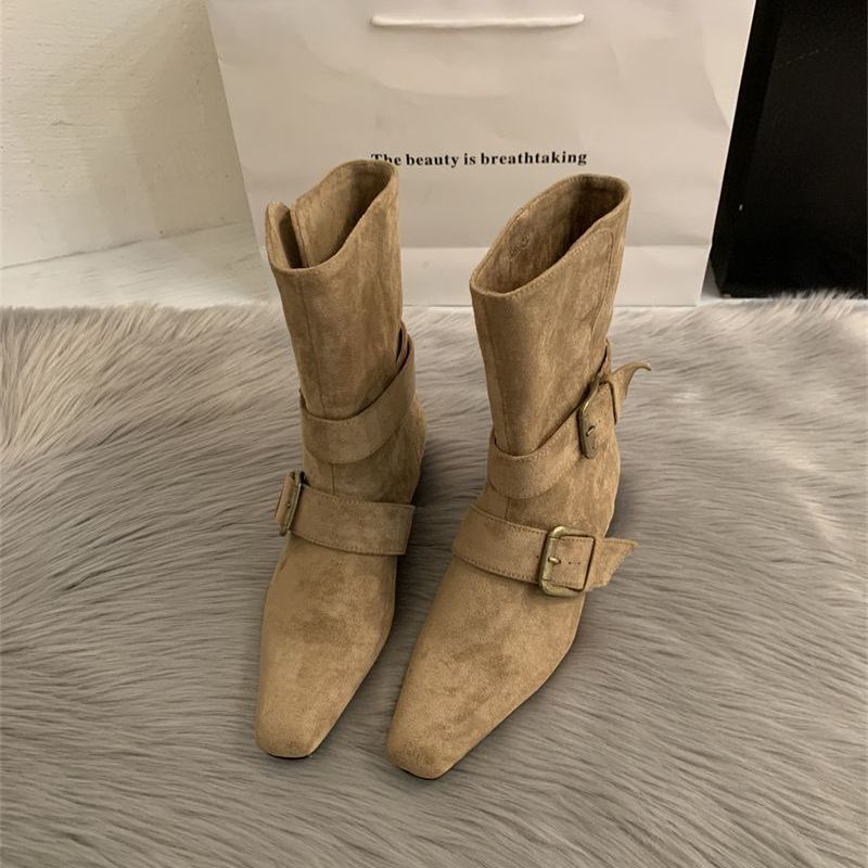 Damen Biker-inspirierte Mid-Boots aus Velourslederoptik mit spitzer Kappe und verstellbaren Gürtelschnallen Shop Nory
