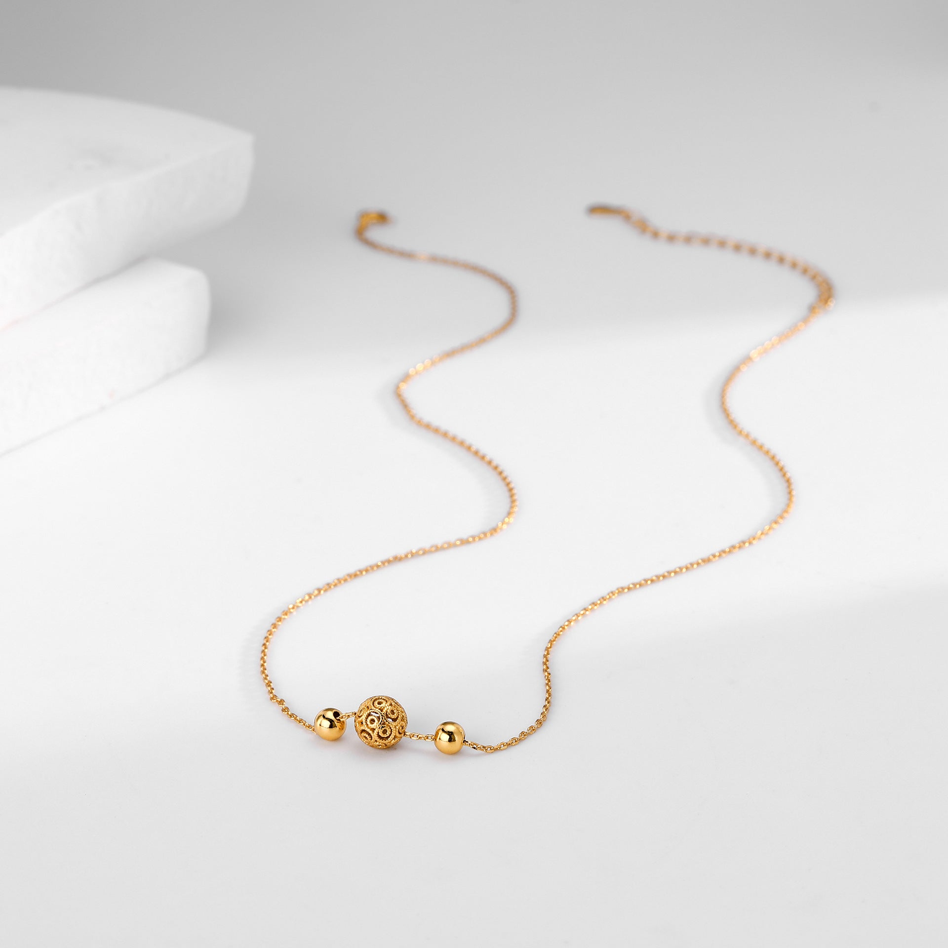 Damen Halskette mit filigranem Anhänger und verstellbarem Kettendesign Shop Nory