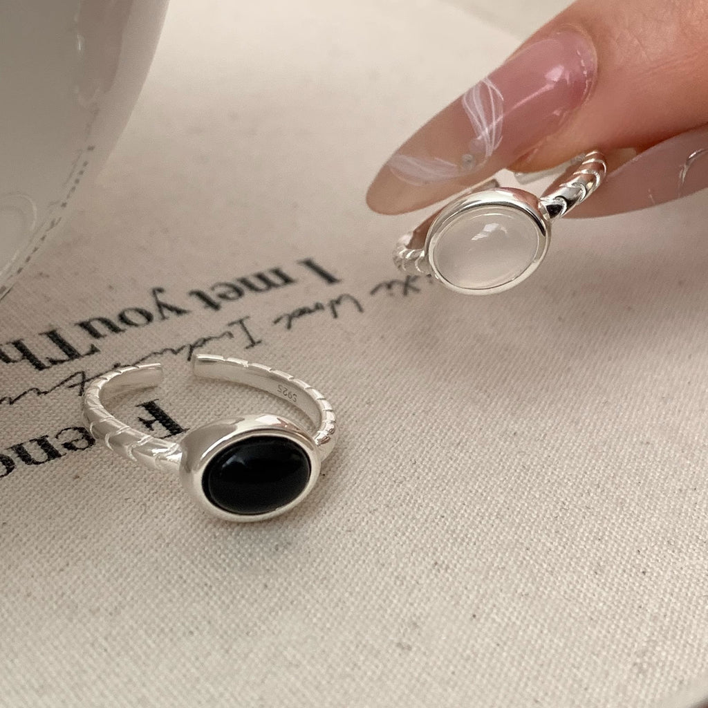 Damen Eleganter Ring mit schwarzem Edelstein und geflochtenem Design Shop Nory