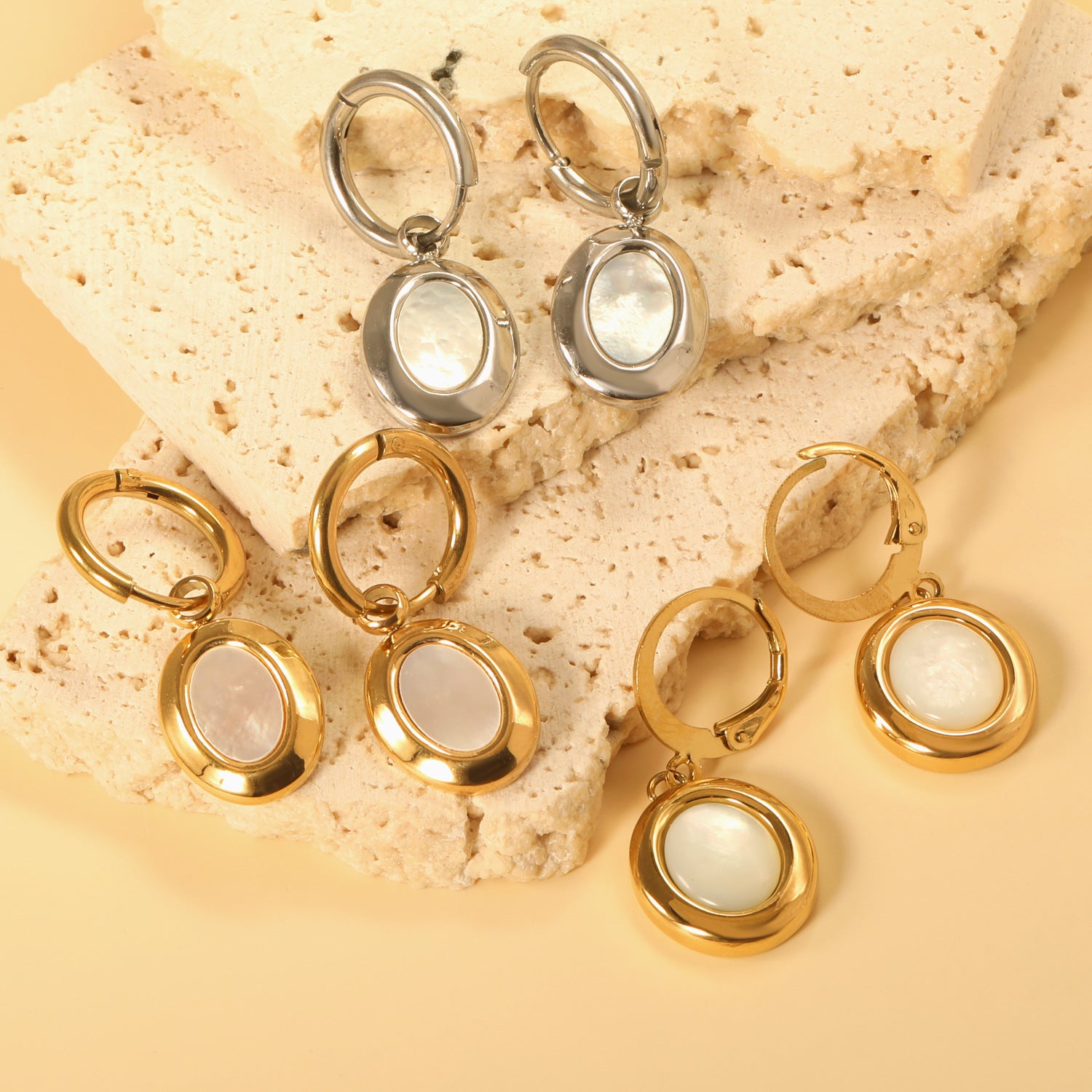 Damen Hängende Ohrringe mit stilvollen, runden Anhängern aus hochwertigem Gold Shop Nory