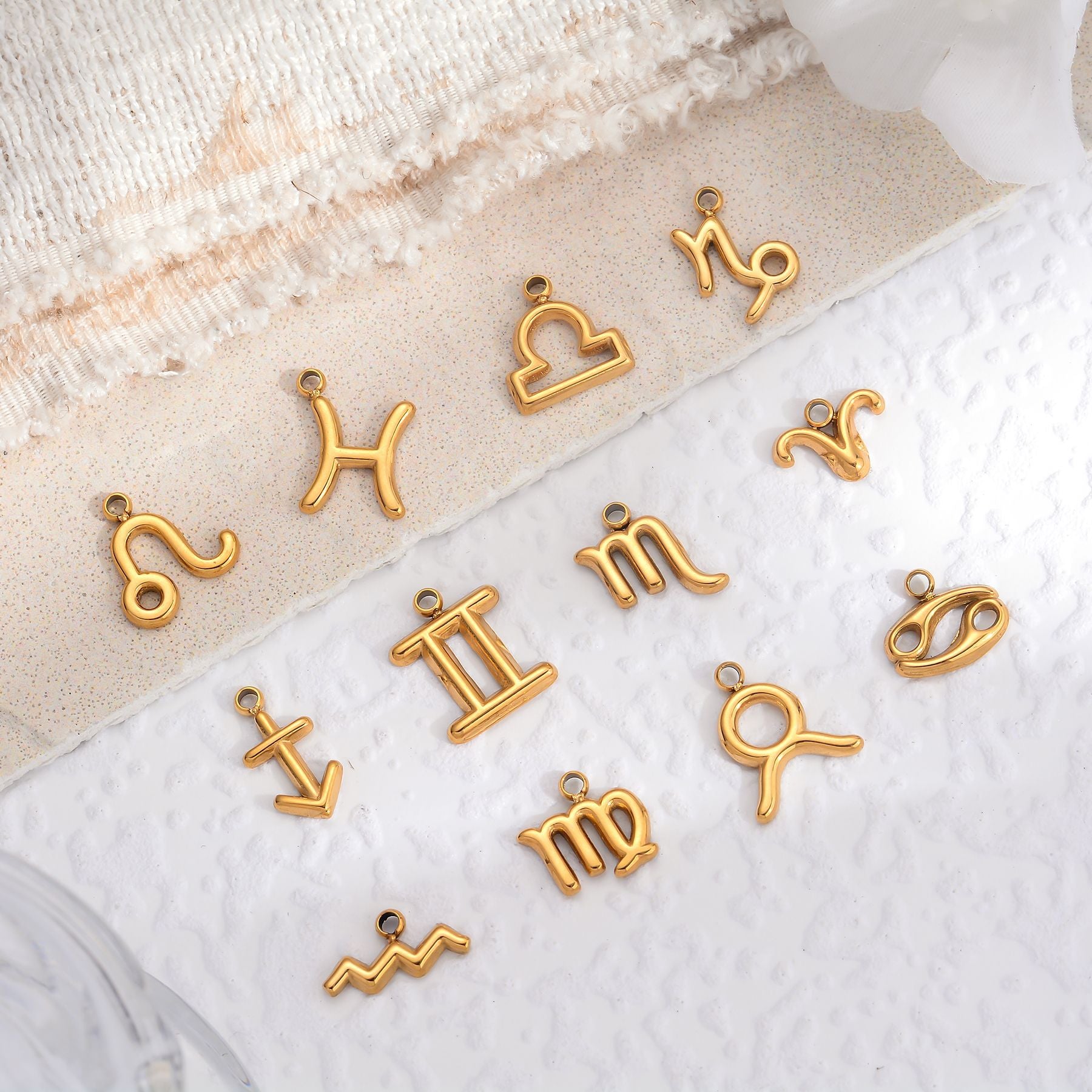 Damen Schmuckanhänger im stilvollen Design mit dem Symbol der Zwillinge Shop Nory