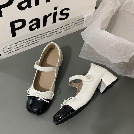 Damen Mary‑Jane Ballerina mit Kontrast‑Lackkappe und Perlenriemen Shop Nory