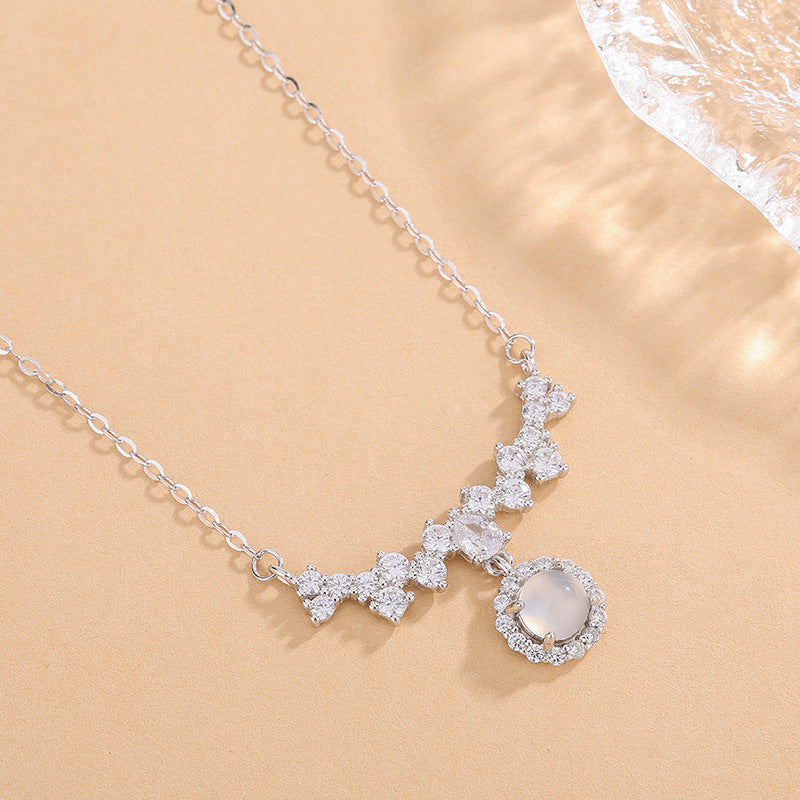 Damen filigrane Halskette mit strahlendem Edelstein und funkelnden Zirkonia Shop Nory