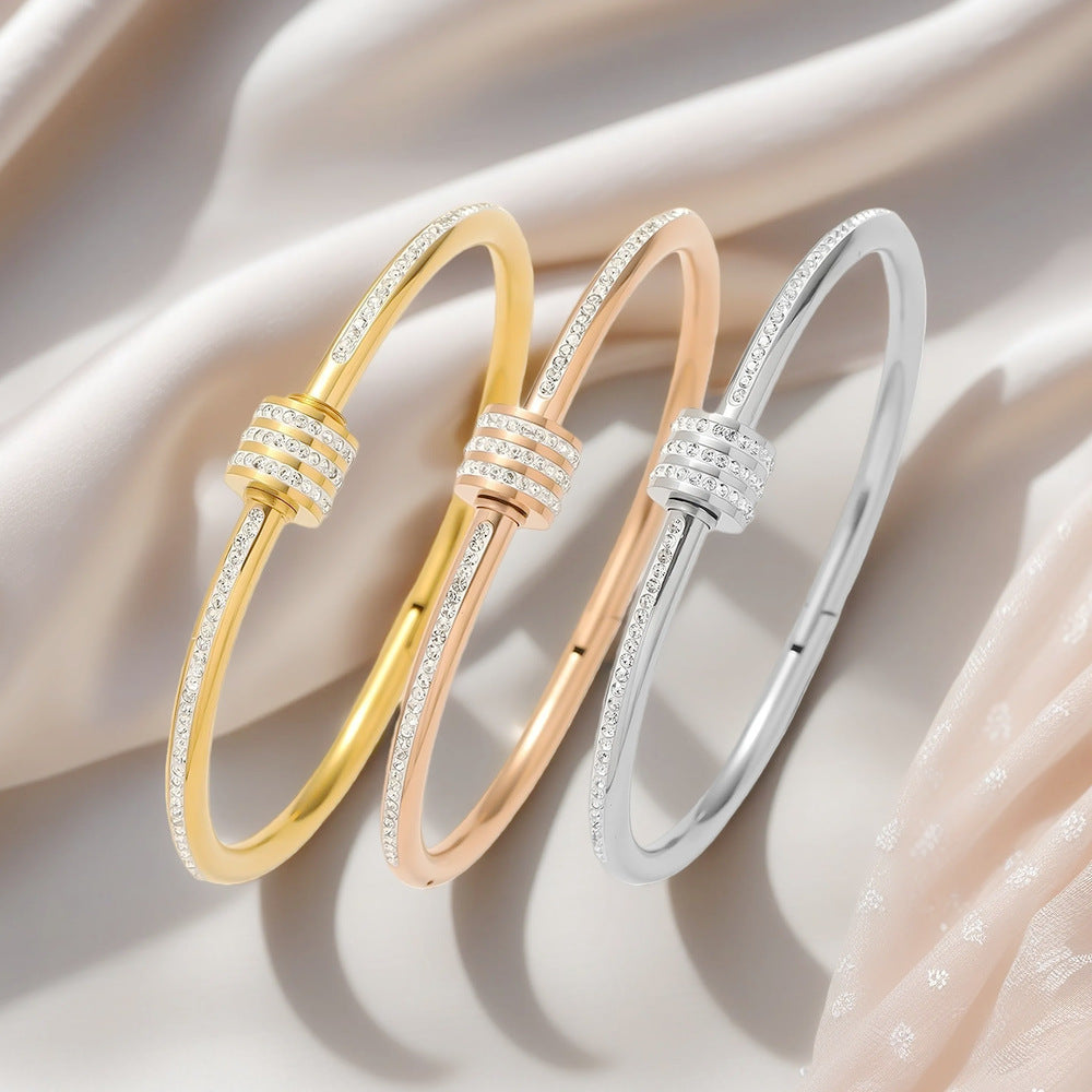 Damen Armreif mit funkelndem Zirkon-Besatz und elegantem Design Shop Nory