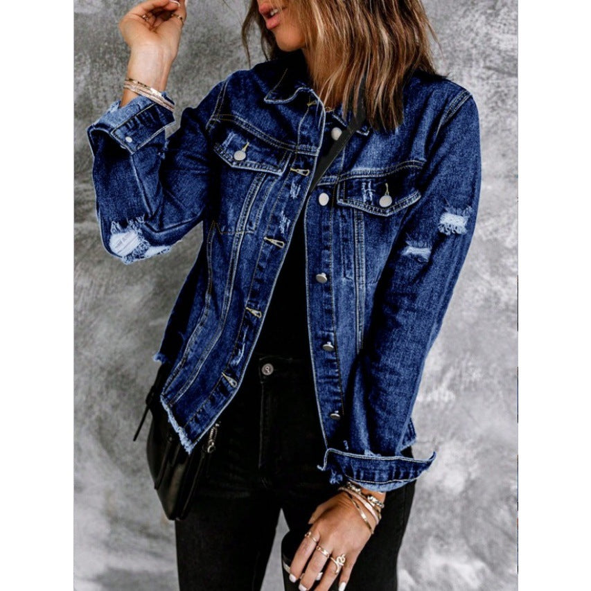 Damen Taillierte Jeansjacke mit Destroyed-Akzenten, aufgesetzten Pattentaschen und sichtbarer Steppnaht Shop Nory